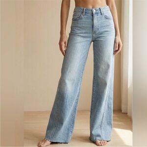 NWT HIDDEN Wide Leg Light Blue Jeans size 25 Light
Forward Seams